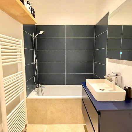 Haussmannian Apartment-close Metro