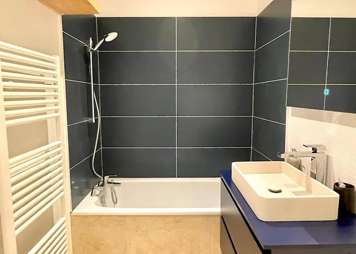 Haussmannian Apartment-close Metro